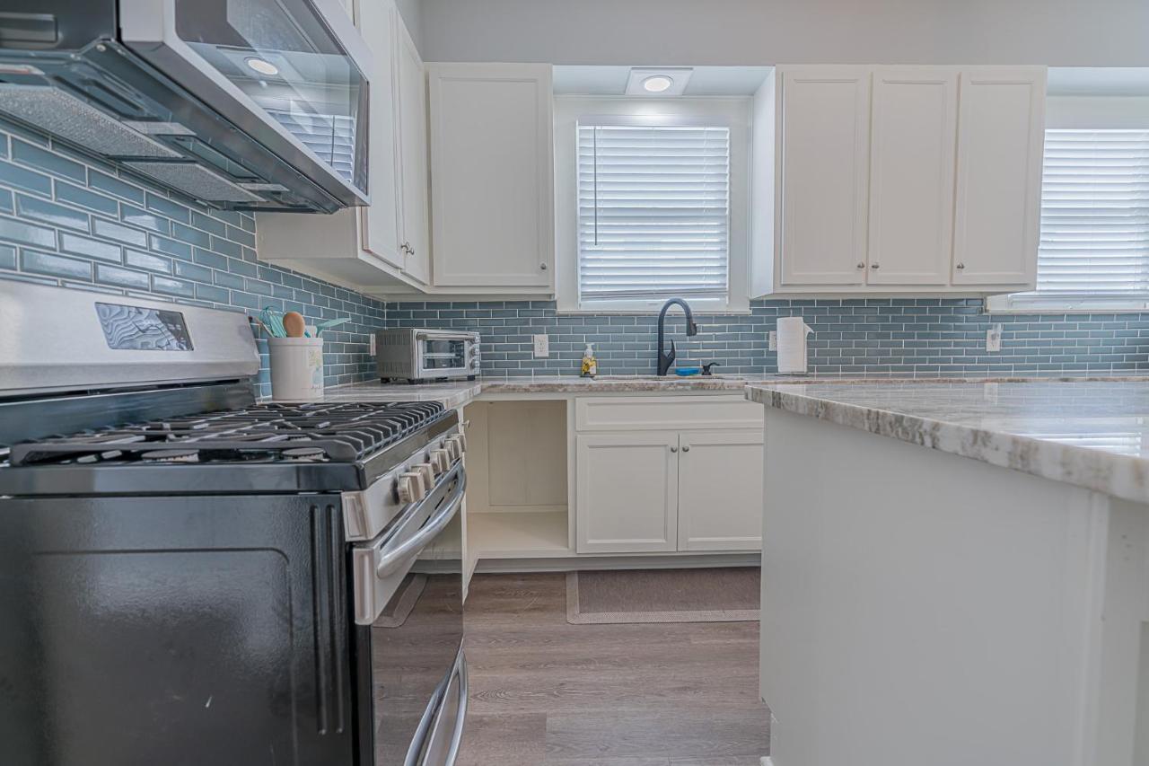 Uptown Cottage Newly Updated Home Near The Strand Galveston Harbor And Utmb ภายนอก รูปภาพ