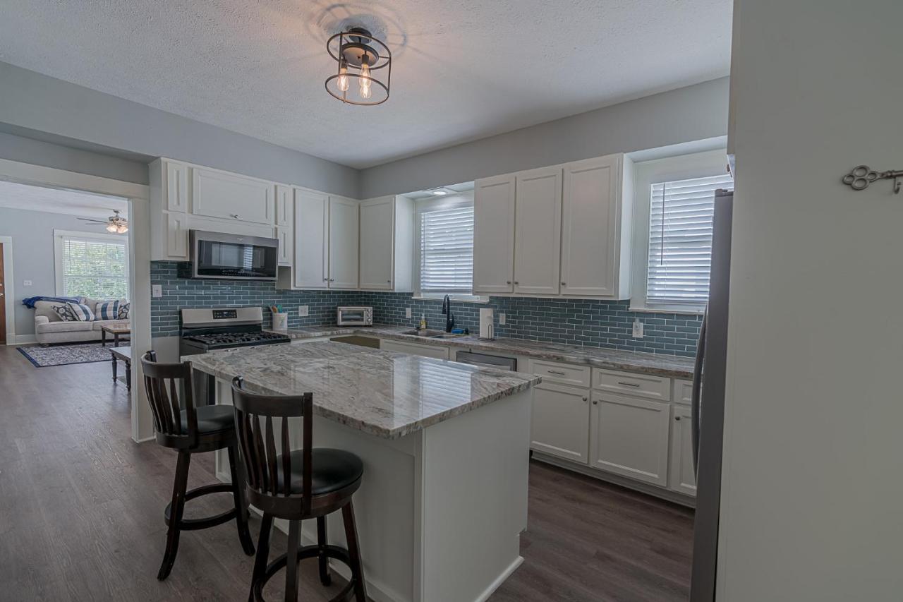 Uptown Cottage Newly Updated Home Near The Strand Galveston Harbor And Utmb ภายนอก รูปภาพ