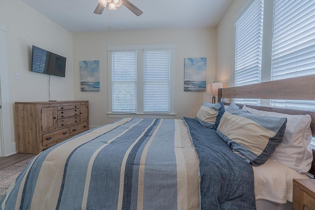 Uptown Cottage Newly Updated Home Near The Strand Galveston Harbor And Utmb ภายนอก รูปภาพ