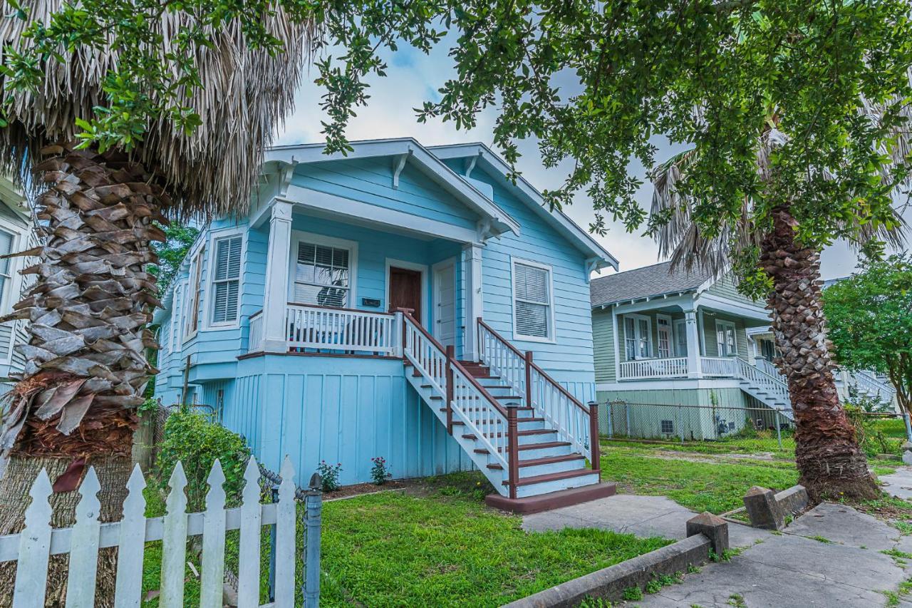 Uptown Cottage Newly Updated Home Near The Strand Galveston Harbor And Utmb ภายนอก รูปภาพ