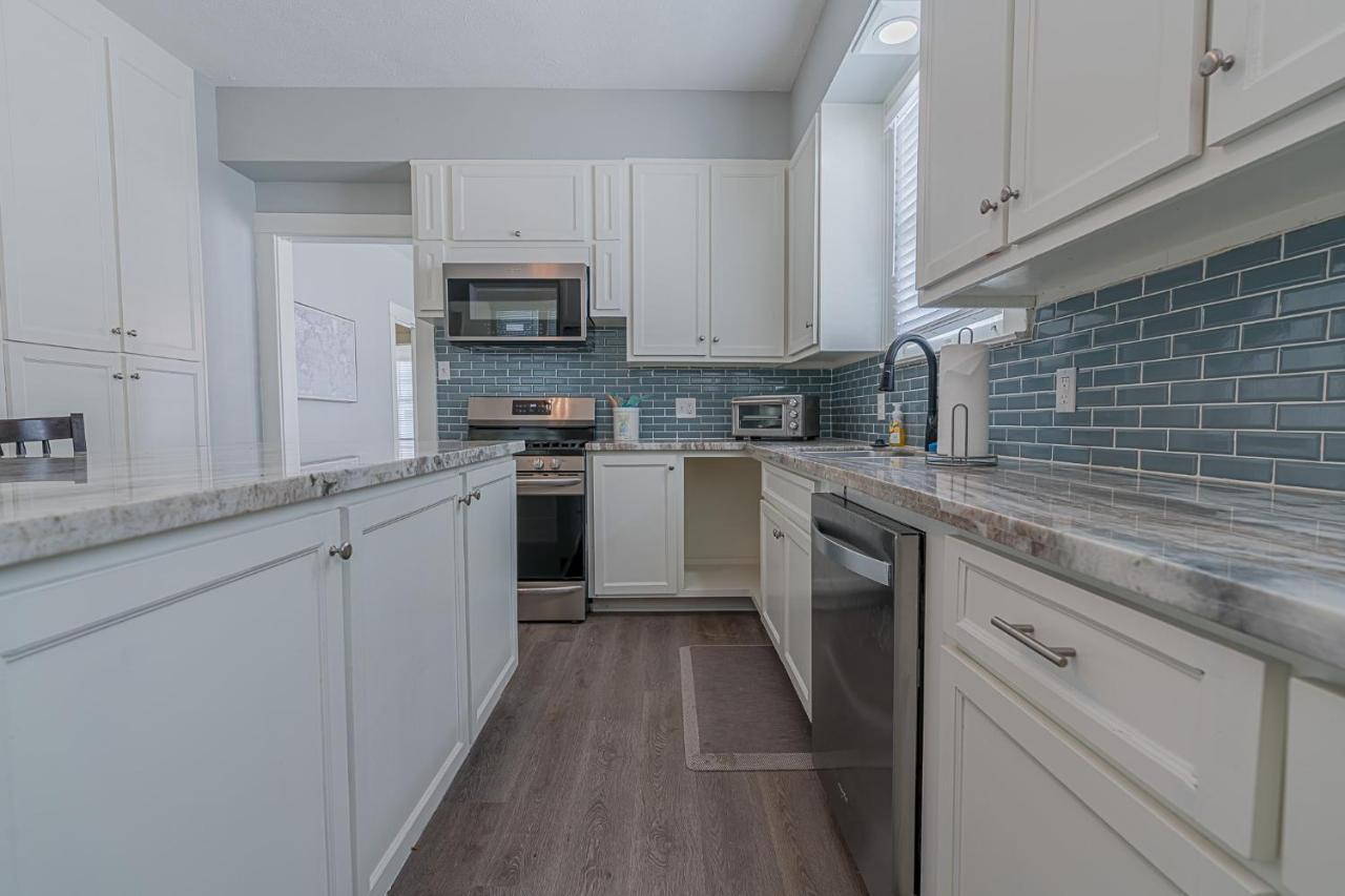 Uptown Cottage Newly Updated Home Near The Strand Galveston Harbor And Utmb ภายนอก รูปภาพ
